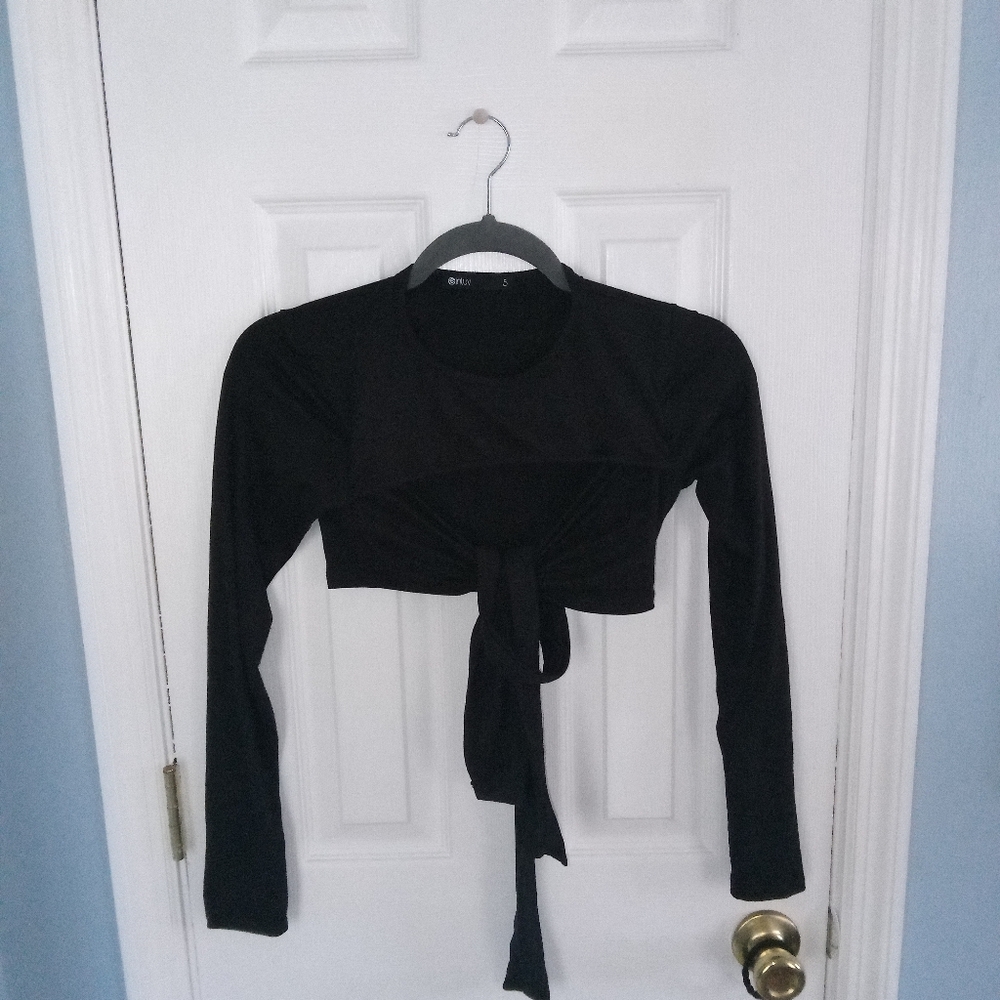 Inluv small black crop top